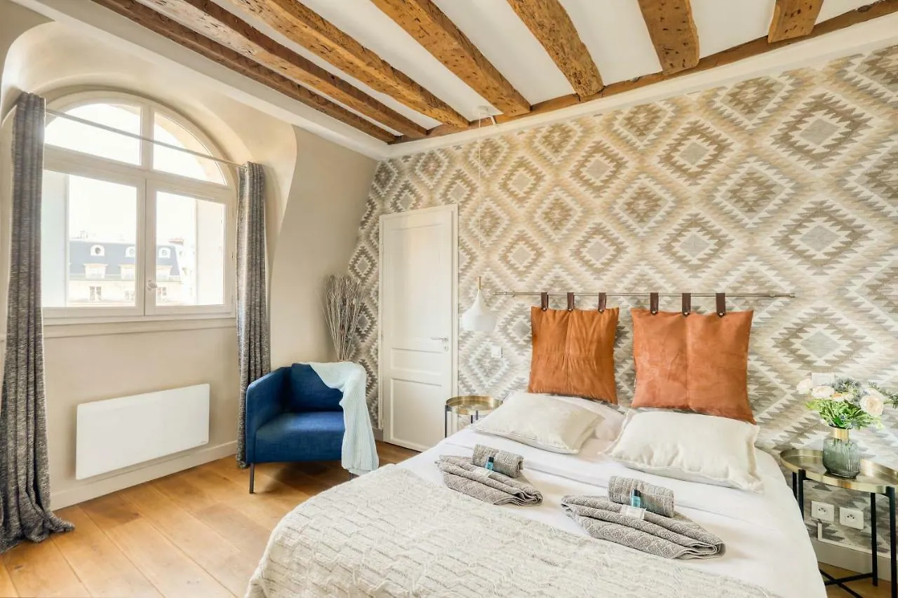 Luxury Apartment On The Place Des Victoires Paryż