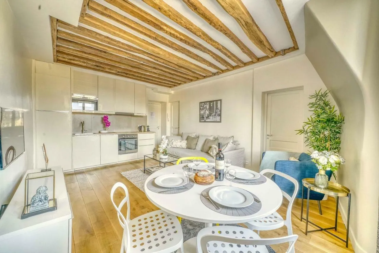 Luxury Apartment On The Place Des Victoires Paryż